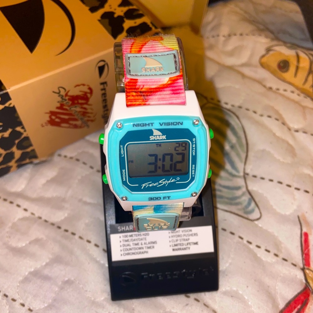 Shark watch classic clip